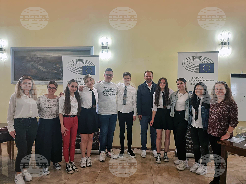 Ученици от Езиковата гимназия в Разград спечелиха пътуване до Европейския парламент в Страсбург