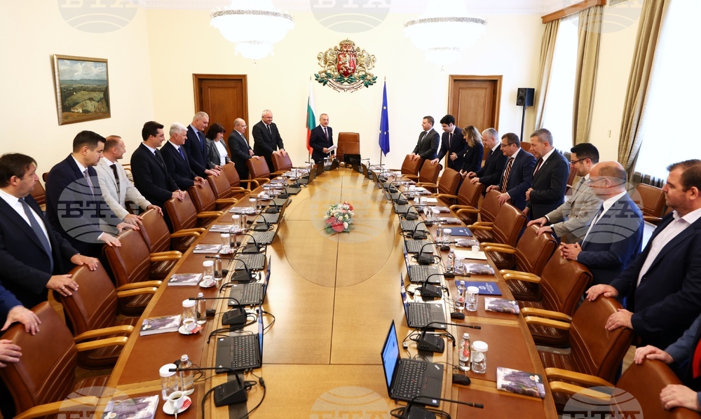 PM Donev to Present Report on Caretaker Government's Work