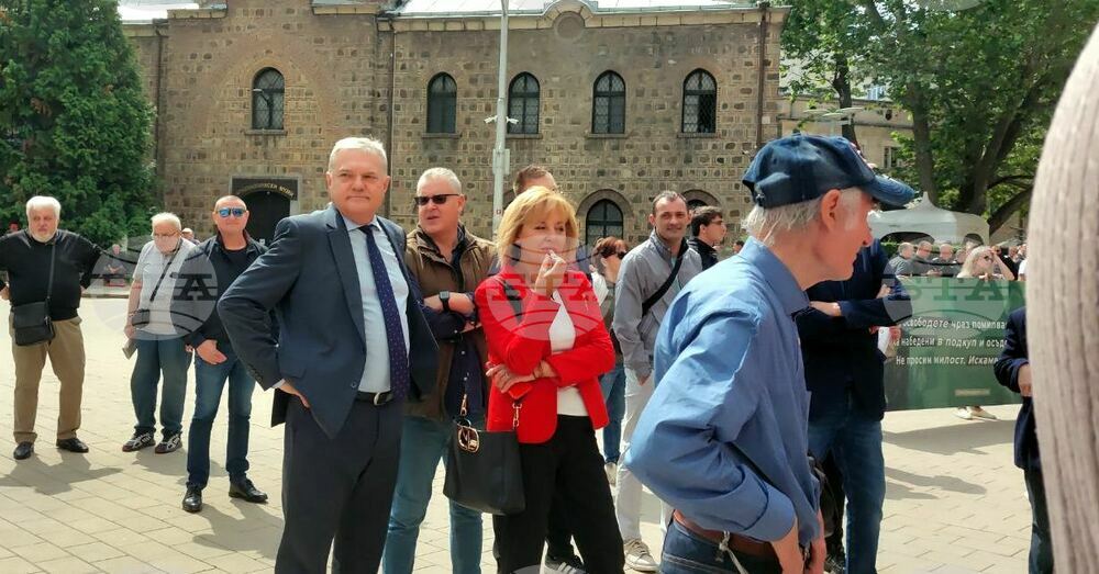 С протест пред президентството „ЛЕВИЦАТА!“ отново настоя за нови избори