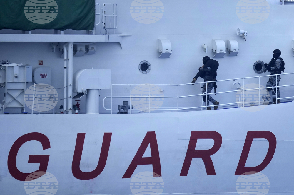 Пожар избухна на американския военен кораб "Ню Орлиънс" край южния японски остров Окинава
