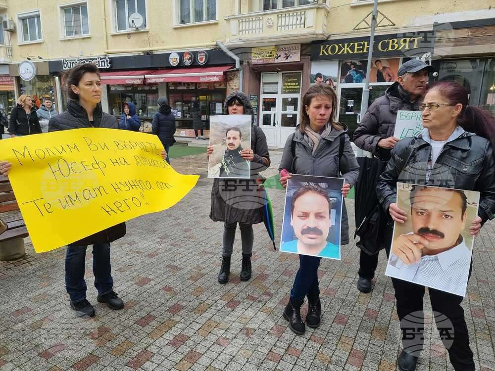 Пациенти и колеги на кинезитерапевта Юсеф Алтабиб готвят пореден протест в Сливен в негова подкрепа