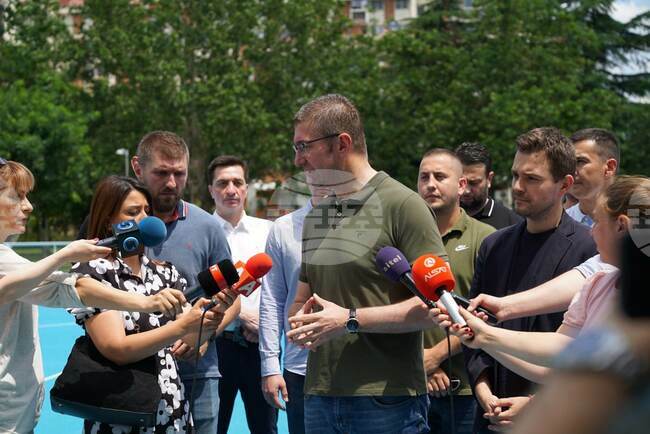 За председателя на ВМРО-ДПМНЕ разкритията на прокуратурата за нарушения при изграждане на паметниците в центъра на Скопие е "отричане на македонската идентичност"