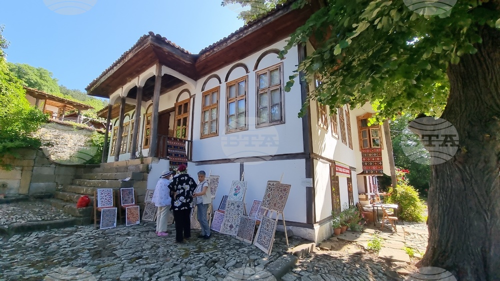 Багренето с билки бе тема на днешния Еньовден в Жеравна