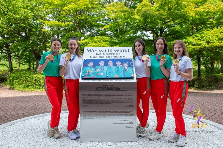 The Bulgarian Rhythmic Gymnastics Federation hosted a Master Class with the Olympic champions with the ensemble from Tokyo 2020