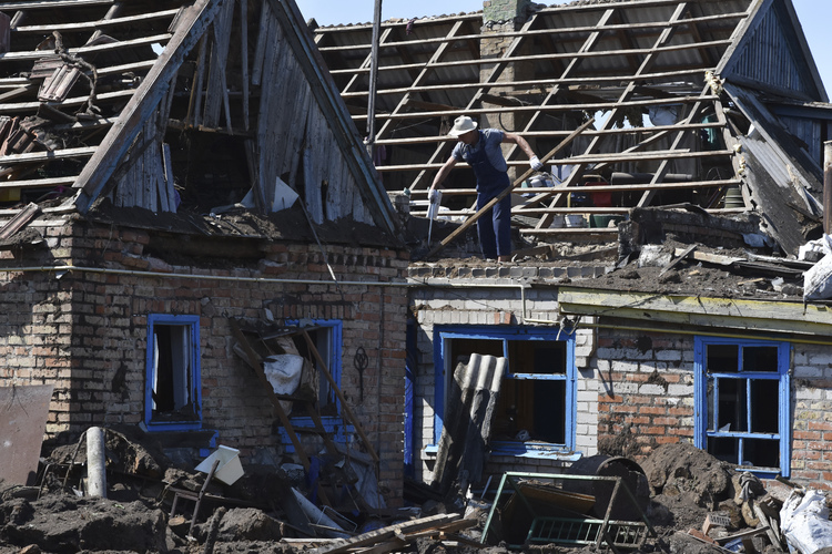 The death toll in Zaporizhzhya numbered four, the injured now number eighteen; an apartment block was destroyed, the regional governor announced