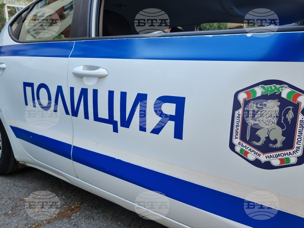 Трима души са ранени при катастрофа между военен автомобил и лека кола край село Маломирово до Елхово