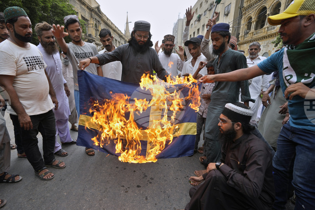 Пакистанското правителство забрани ислямистката партия "Техрик и Лабаик Пакистан" за втори път за последните 4 години