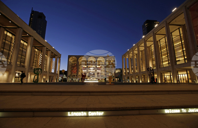 Мнимият богаташ, „дарил“ чужди 10 млн. долара на Метрополитън опера, затруднява финансово театъра дори и след смъртта си