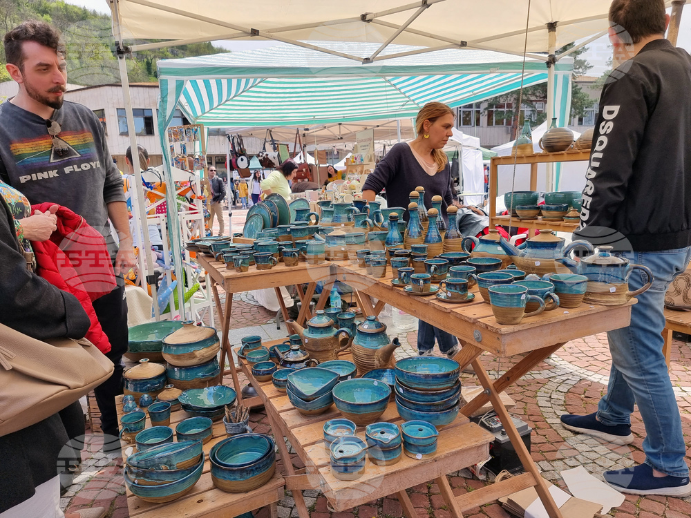 Bulgaria Sees Rebirth of Pottery