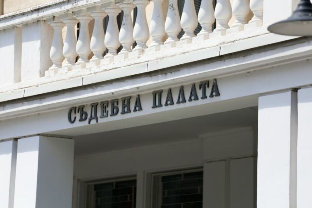 Пет години затвор и осем - без книжка получи водач, избягал от пътнотранспортно произшествие със загинал