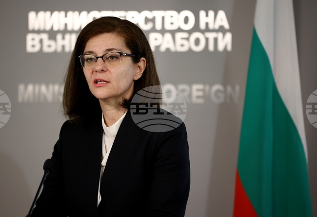 Натискът над България продължава, но нашата позиция за Република Северна Македония е ясна, заяви министър Генчовска
