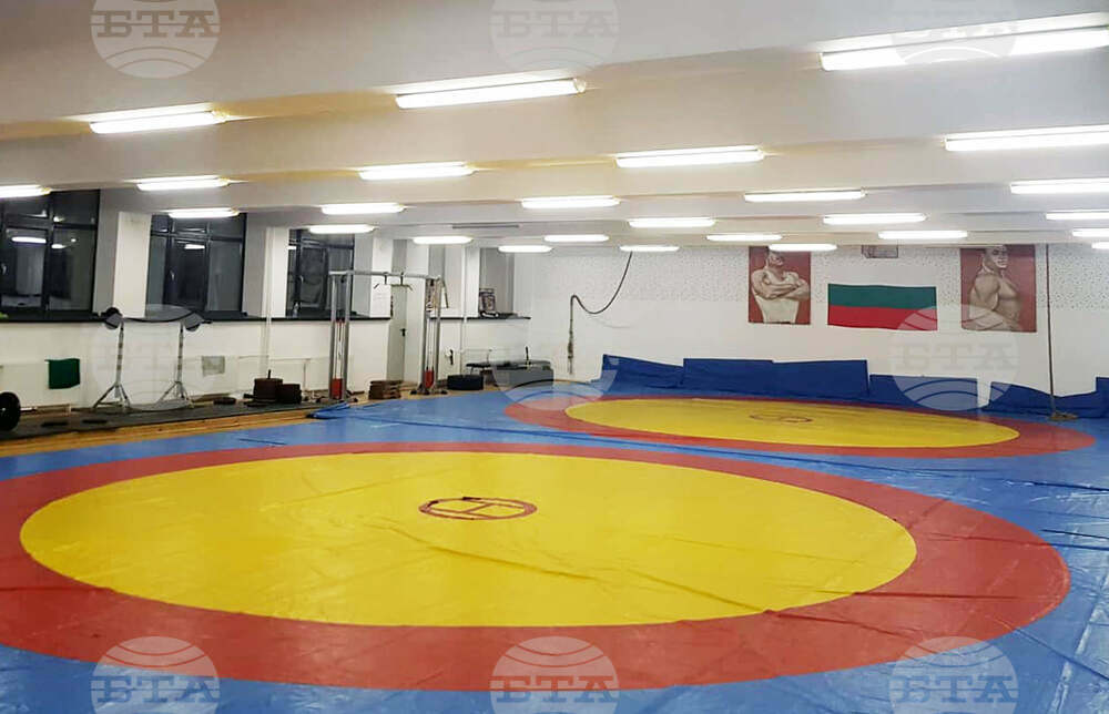 Радомир Стоянов ще спори за бронза на Европейското първенство по борба в Рим