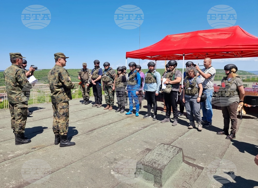 В НВУ "Васил Левски" 20 журналисти завършиха успешно първия по рода си курс за поведение в зона на кризи и конфликти