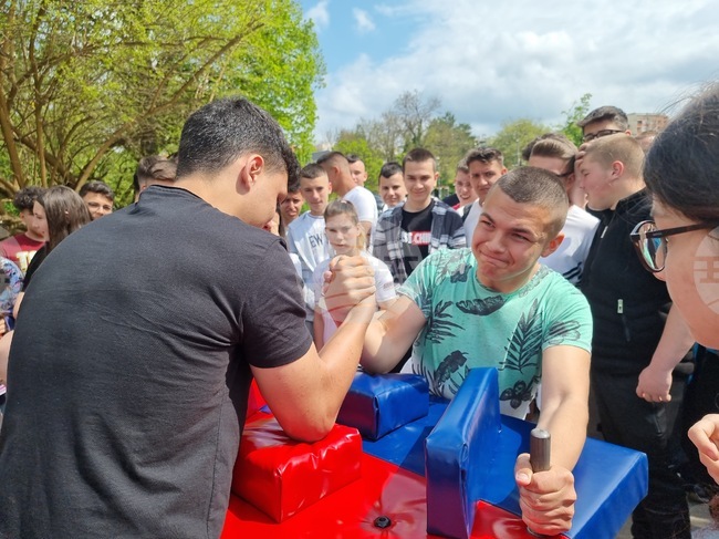 Благотворителен турнир по канадска борба за болно дете организират в Сливен