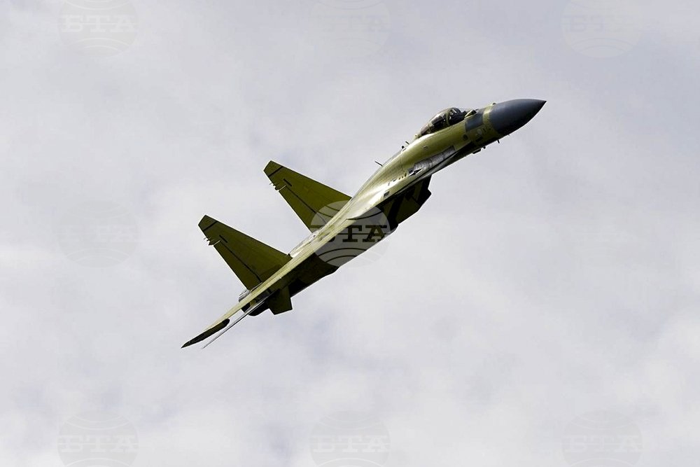 Украйна каза, че е свалила руски изтребител Су-35