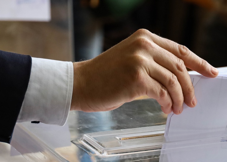 Избирателите с увреждания могат до днес да подават заявления за гласуване с подвижна избирателна кутия
