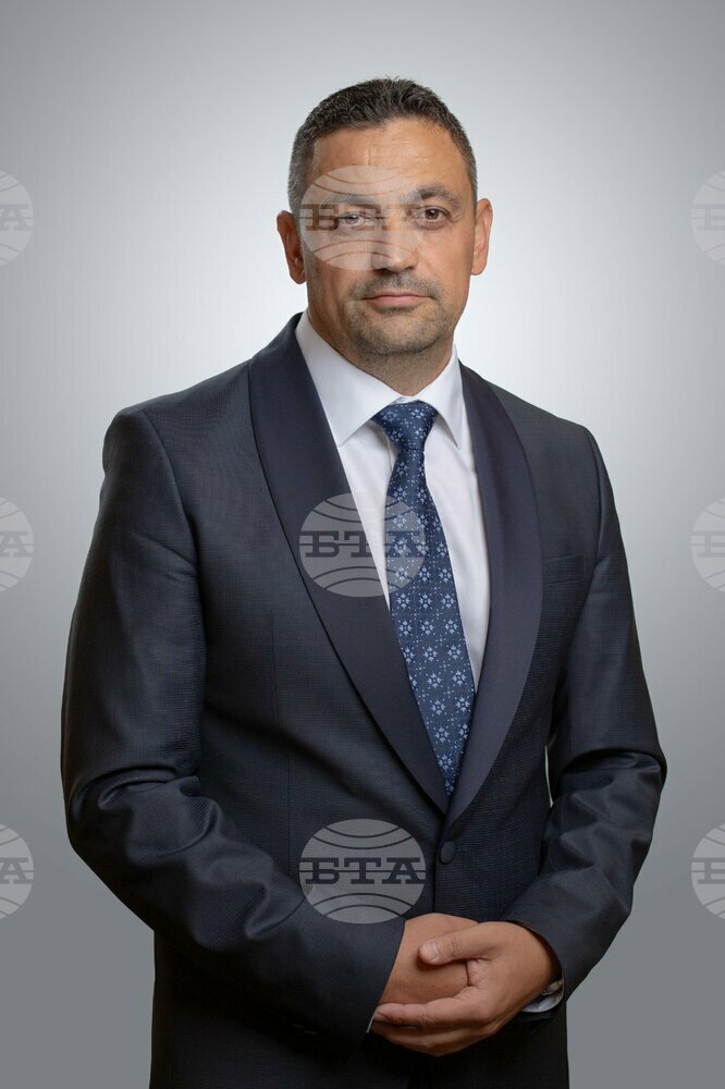 Запазването на работните места е един от основните проблеми на община Етрополе, каза кандидатът за кмет инж. Владимир Александров