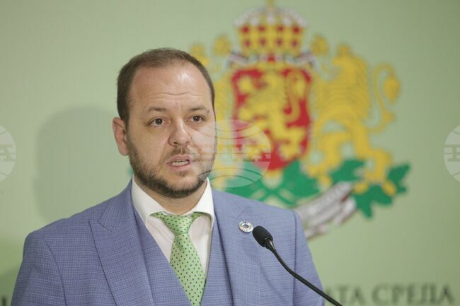 Борислав Сандов посочва, че поне два пъти на заседание на кабинета е обсъждан въпросът за реципрочност на броя руски и български дипломати