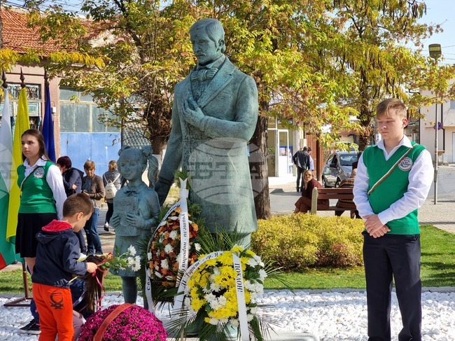 С тържествена церемония, шествие, връчване на награди и редица културни събития в Ямбол ще бъде отбелязан Денят на народните будители