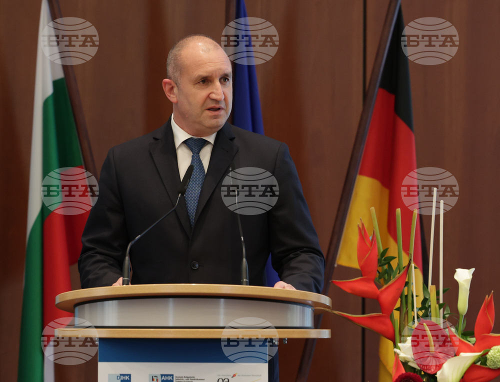 Визитата на президента Радев в Германия продължава със срещи в Хамбург