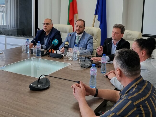 Министър Борислав Сандов ще бъде безкомпромисен и лично ще следи собственика на цистерните със серовъглерод край Враца да ги обезвреди