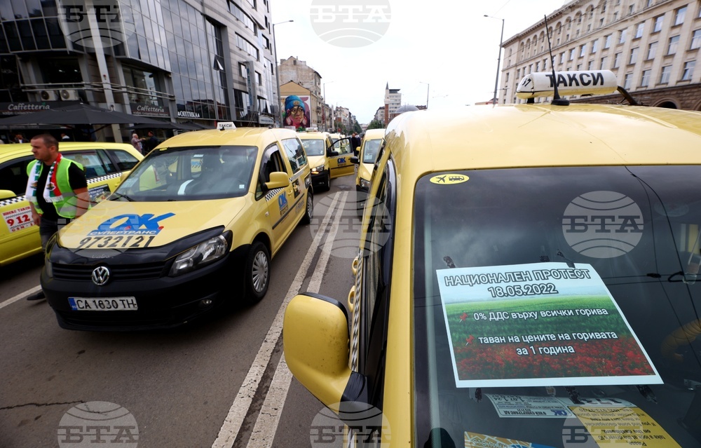 Transport Minister: Maxim Taxi App Must Be Removed from Google, Apple Platforms