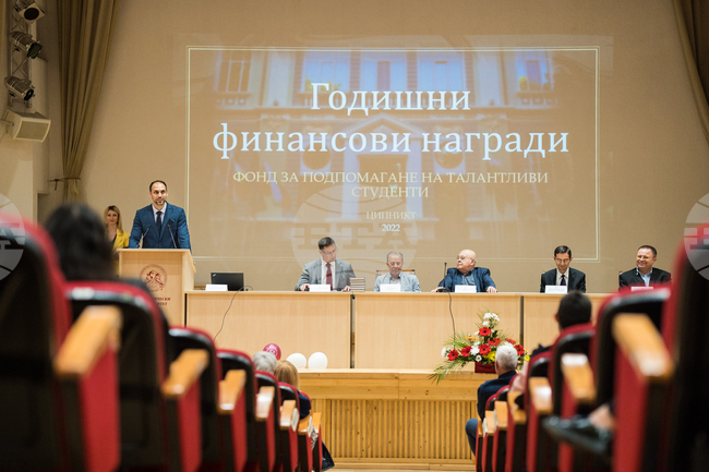 Връчиха годишните награди на „Фонд за подпомагане на талантливи студенти“ в Икономически университет – Варна