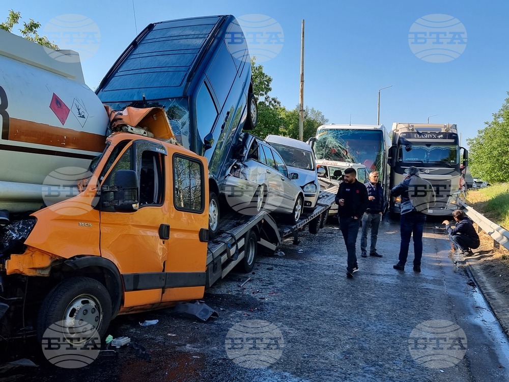 Две катастрофи с пострадали затвориха международния булевард в Русе, в посока "Дунав мост"
