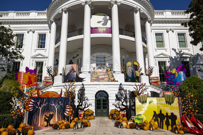 Ройтерс: Украсата на домовете във Вашингтон по случай Хелоуин демонстрира, че най-страшното нещо според демократите е Тръмп