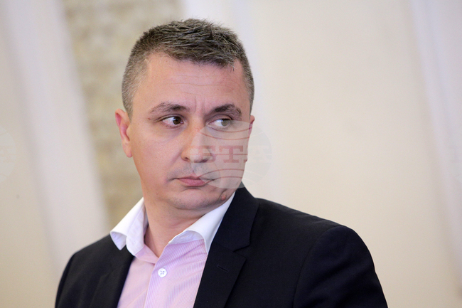 По-ниският ДДС на цените на парното и топлата вода ще има положителен ефект върху крайната цена, предвижда министърът на енергетиката