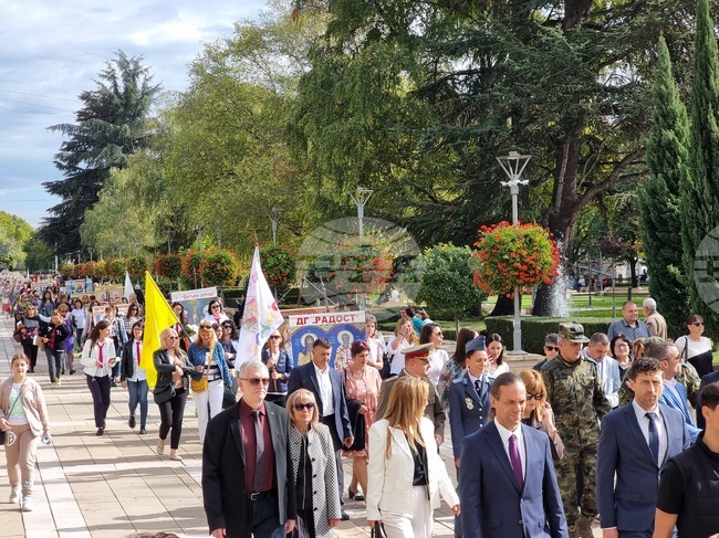 Ямбол отбелязва Деня на народните будители с тържествена церемония, шествие и поднасяне на венци и цветя