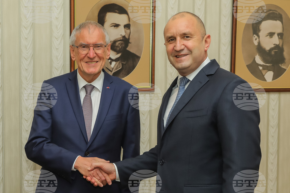 Президентът Румен Радев се срещна с генералния представител по въоръженията в Министерство на отбраната на Франция Жоел Бар