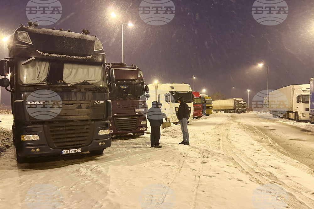 Полски шофьори на камиони блокират границата с Украйна в спор за конкуренцията