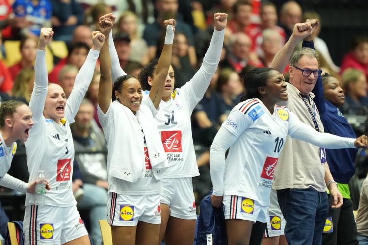 Frankrike er ny verdensmester i håndball for kvinner etter å ha slått Norge i finalen.