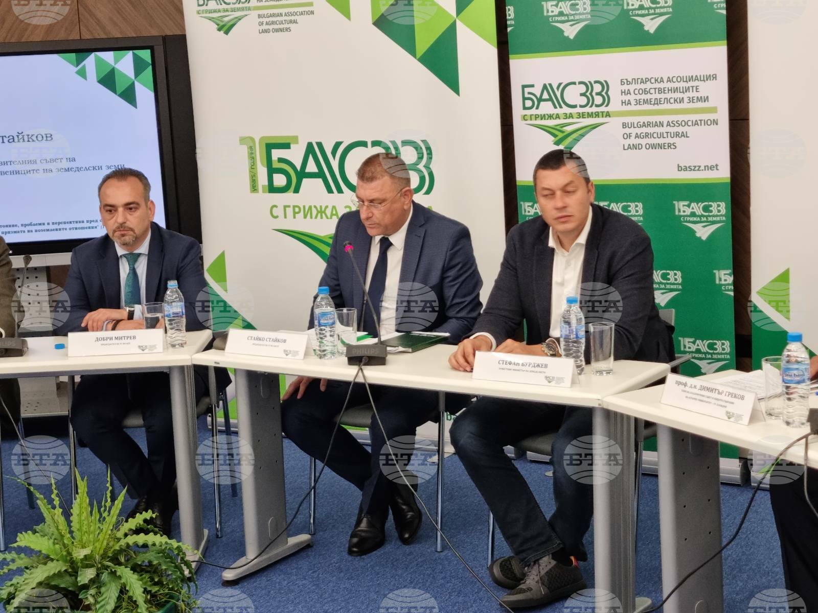 Все още има редица нерешени проблеми в сектора на земеделието, каза председателят на Управителния съвет на БАСЗЗ Стайко Стайков 