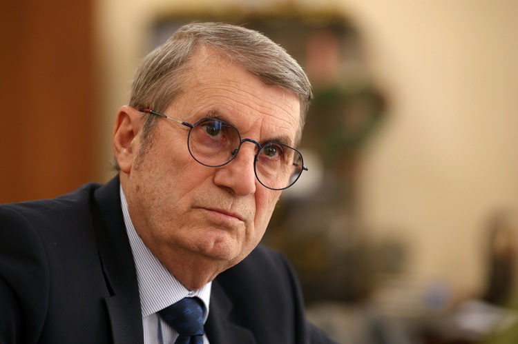 Проблемът с липсващите лекарства не е овладян, каза министърът на здравеопазването с оставка Христо Хинков