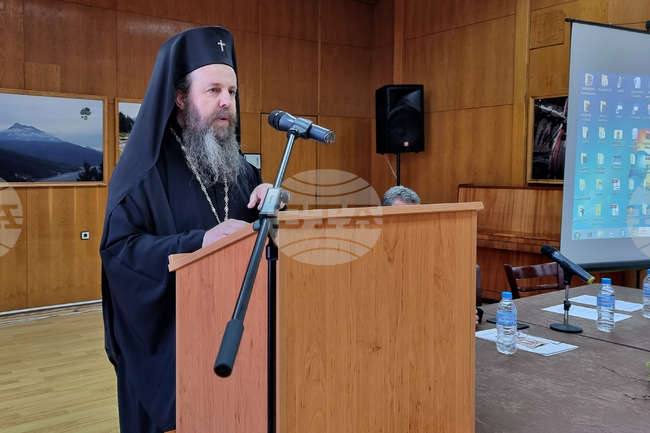 Със словата си Паисий Хилендарски ни отваря вратата към себе си, каза при откриване на научна конференция Неврокопския митрополит Серафим