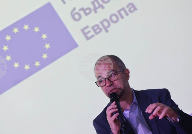 Европа трябва да бъде част от картата на иновациите и икономическата конкурентност в глобален мащаб, заяви политологът Първан Симеонов
