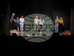 „Сцена на края на града“ – Първи студентски театрален фестивал Хасково 2022 тази вечер представя „Лодка в гората“ от Николай Хайтов на ЮЗУ „Неофит Рилски“