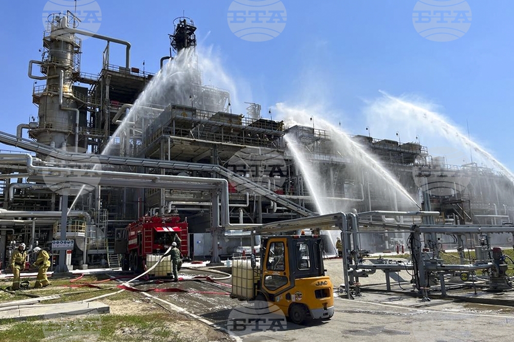 Отломки от прехванат дрон предизвикаха пожар в Афипския нефтопреработвателен завод в руската Краснодарска област, съобщиха местните власти