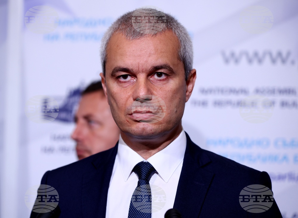 Единственото, което трябва да води всеки народен представител, е българският национален интерес, каза Костадин Костадинов