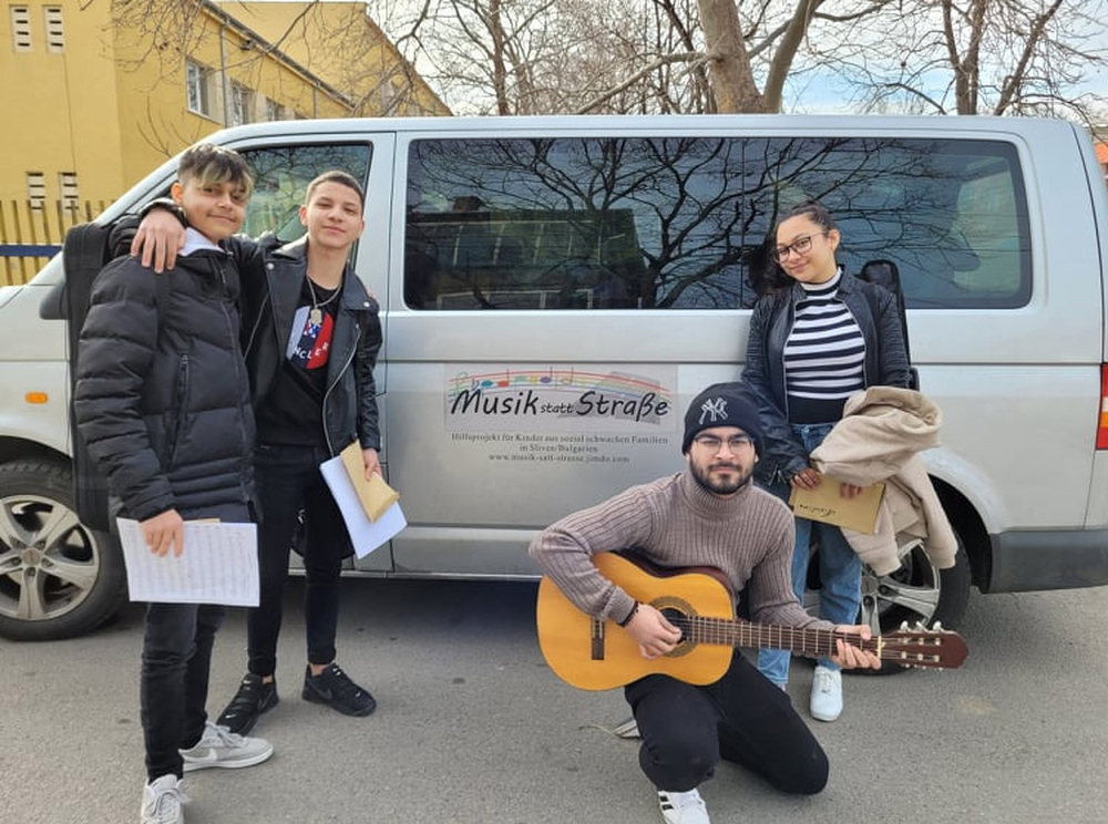 Children from Bulgarian Roma Neighbourhood to Perform with Paris Philharmonic