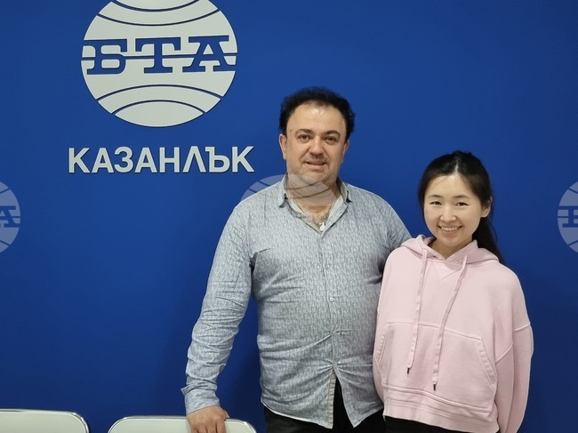 Цигуларят Даниел Трингов и челистката Сифей Уен имат идея за развитието на Казанлък като център на изкуството