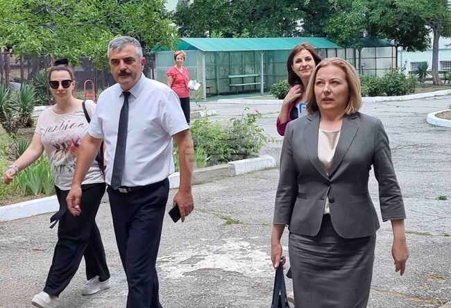 Република Северна Македония трябва да е член на ЕС, защото иначе „ще бъде оставена в орбитата на Русия", коментира министър Надежда Йорданова