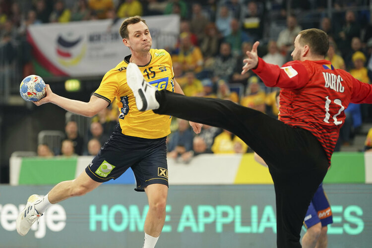 Champions Sweden sikrer andre seier over Georgia i EM i håndball for menn, Færøylaget stopper Norge