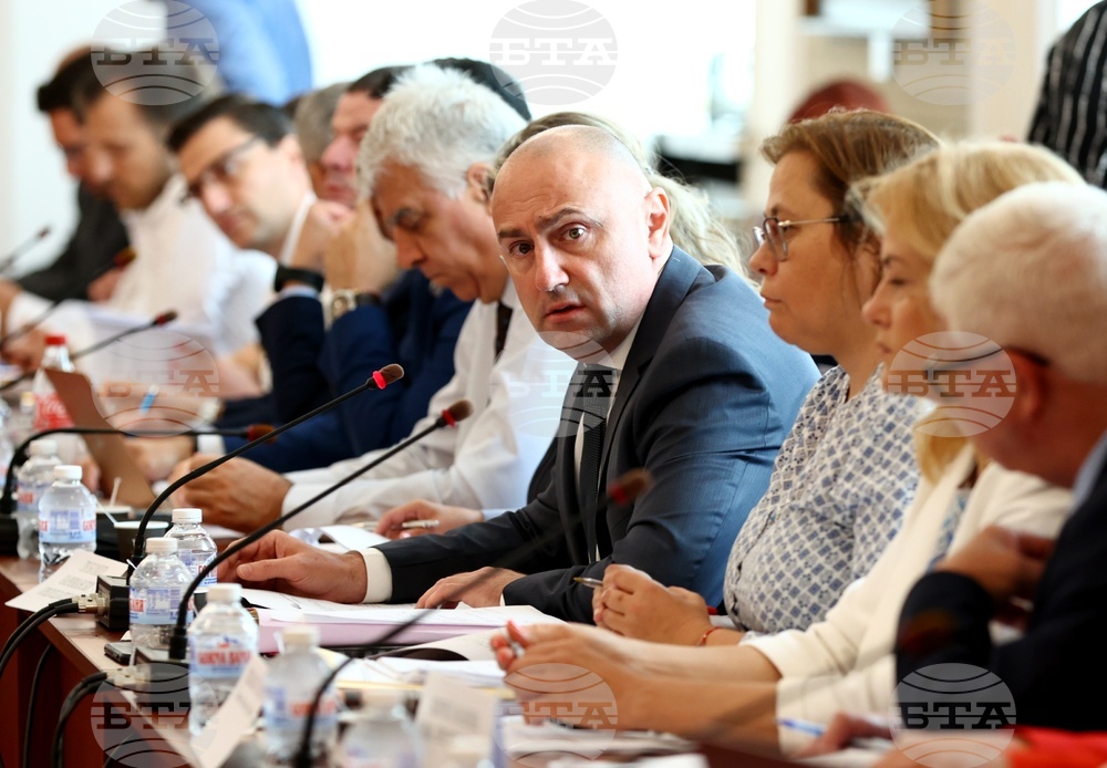 Депутатите на ПП, БСП, ДБ и ИТН лишиха 633 хиляди небитови потребители на ток от компенсации, според Асоциацията на работодателите