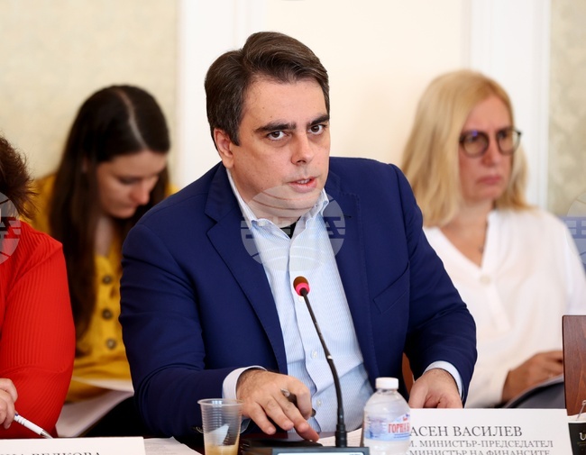 През есента ще започнем да получаваме пари по Споразумението за партньорство, сключено с ЕС, смята финансовият министър
