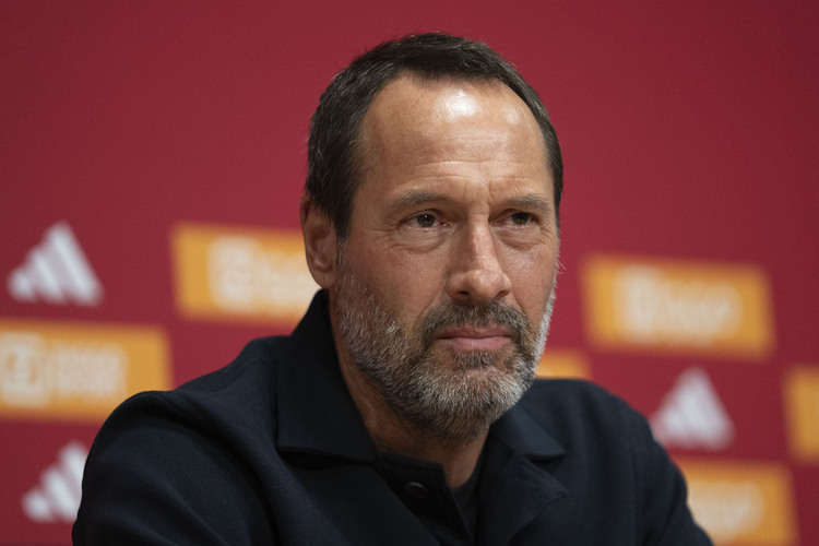 Until now, Ajax head coach, John van't Schip, left the club