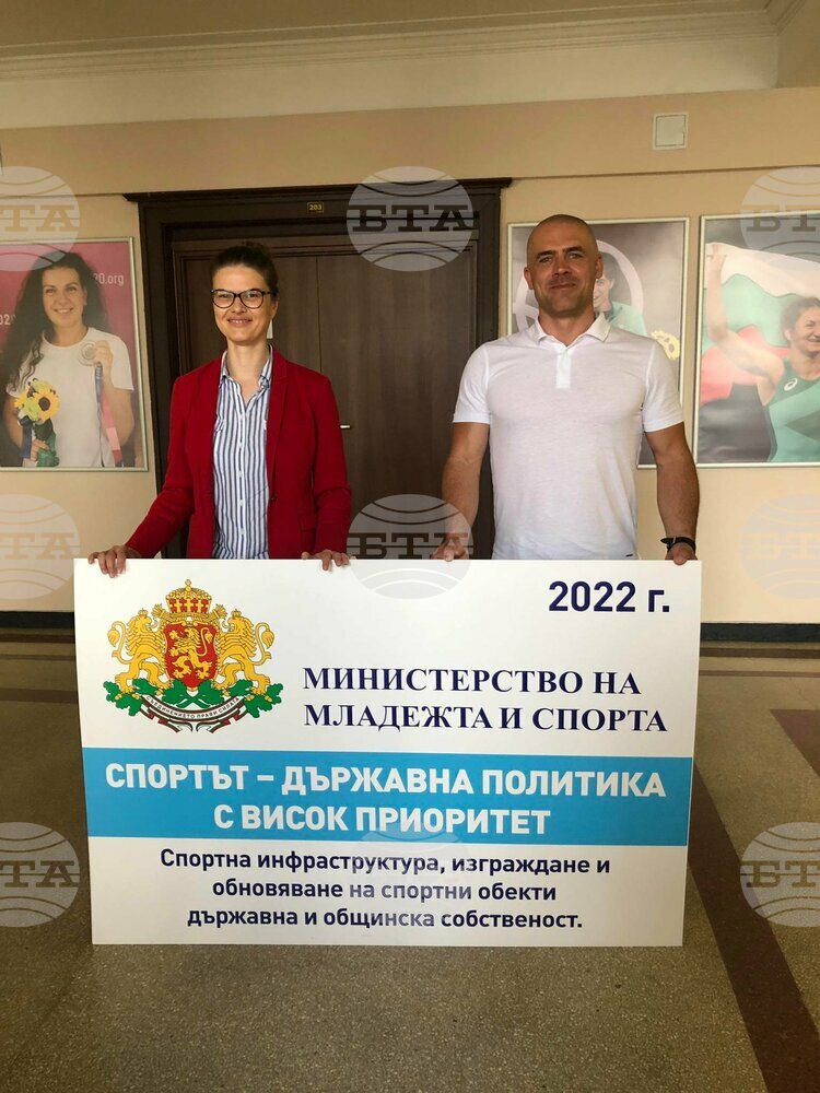 Подписан е договорът за основен ремонт на закритата лекоатлетическа писта във Видин