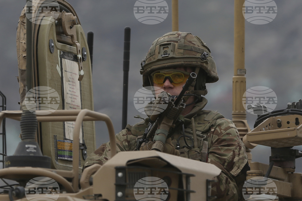Великобритания разполага малка група военни офицери в Израел по искане на САЩ